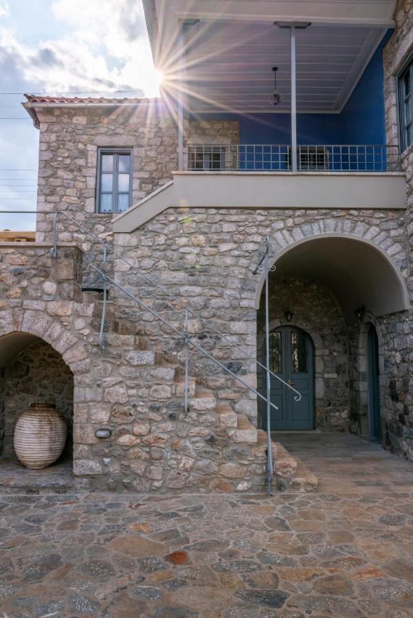 Englezena'S Guesthouse Leonídion Eksteriør bilde