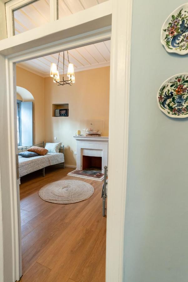 Englezena'S Guesthouse Leonídion Eksteriør bilde