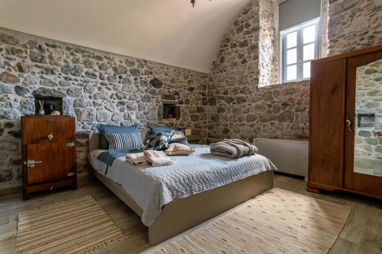 Englezena'S Guesthouse Leonídion Eksteriør bilde